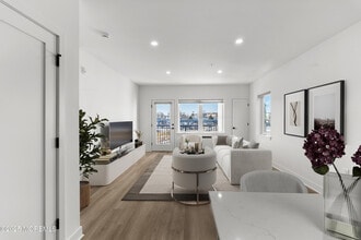 Building Photo - 180 Morris Ave