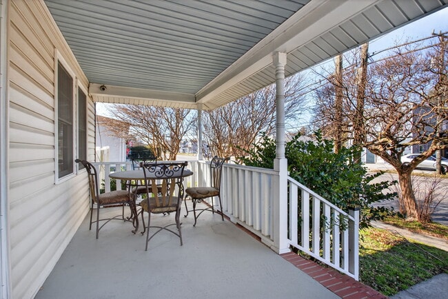 Building Photo - 2818 Tidewater Dr