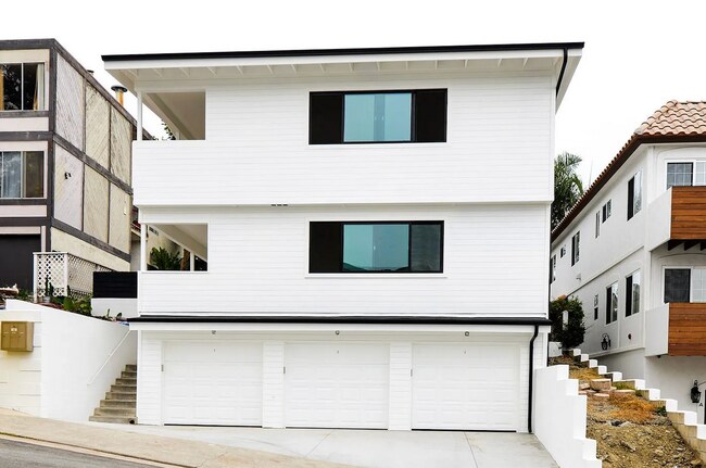 Building Photo - 223 Avenida De La Grulla