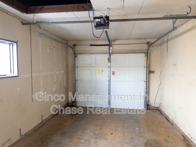 Building Photo - 104 Walnut St