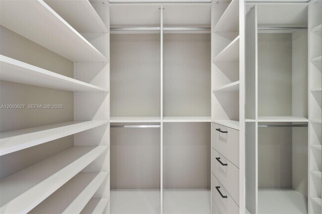 Building Photo - 465 Brickell Ave