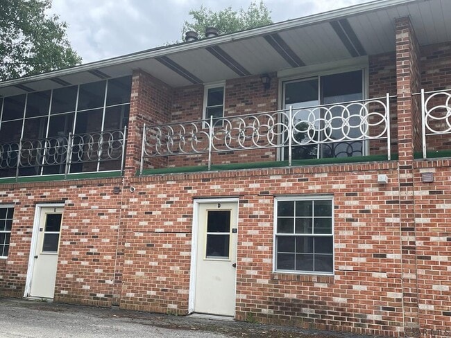 Building Photo - 2855 Bedford St