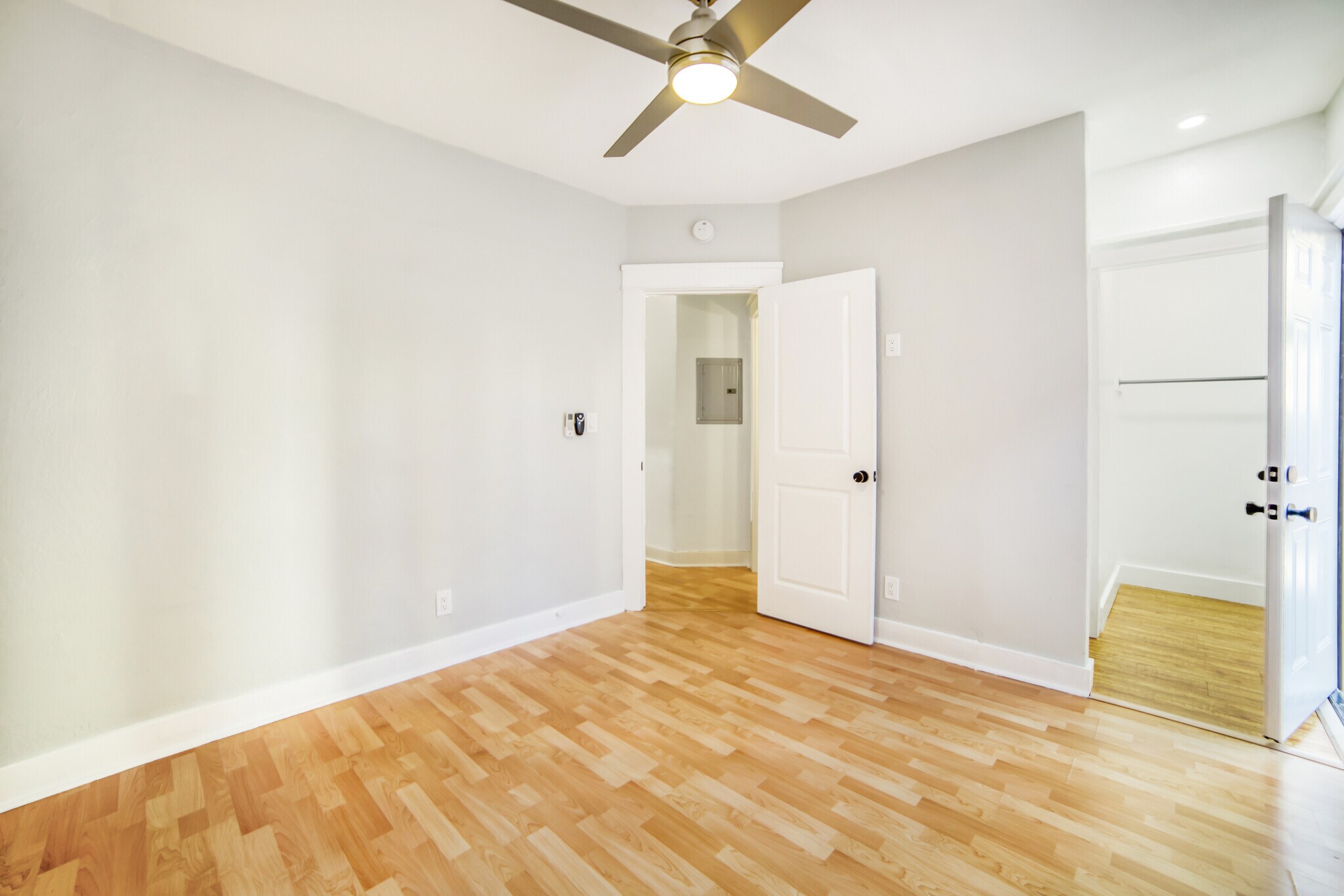 Building Photo - 1426 E Florida St