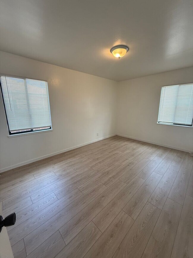 Building Photo - Easy Freeway access