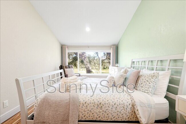 Building Photo - 42 Nottingham Way