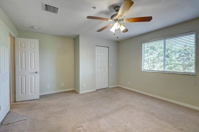 Building Photo - 5273 SE Jennings Ln