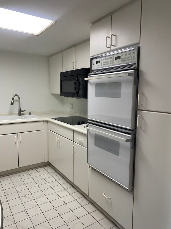 Building Photo - 1015 Wilder Ave