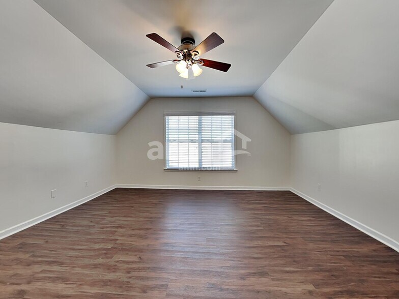 Building Photo - 103 Poplar Woods Dr