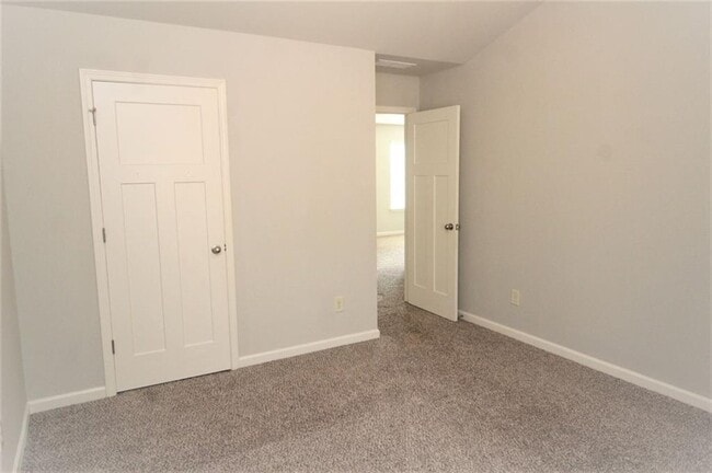 Building Photo - 681 Mimosa Way