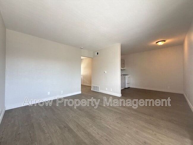 Building Photo - 1416 Oakland Rd NE