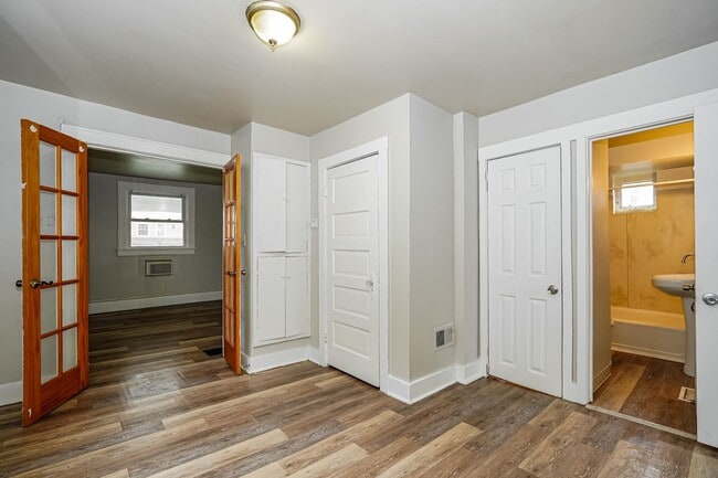 Building Photo - 2009-2009 1/2 SULLIVANT