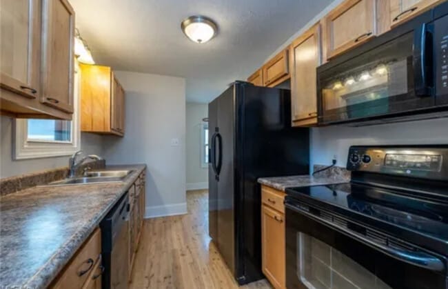 Building Photo - 454 Grove Ave