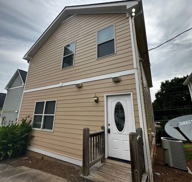 Building Photo - 152 Strickland Ave