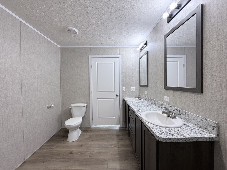 Building Photo - 52167 Williamsburg Ln