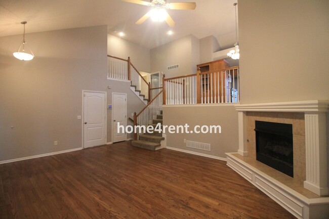 Building Photo - Beautiful Olathe Home, Updated Kitchen, Fe...