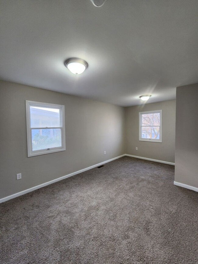 Building Photo - Newly Remodeled 6 Bedroom 1.5 Bath - Willi...