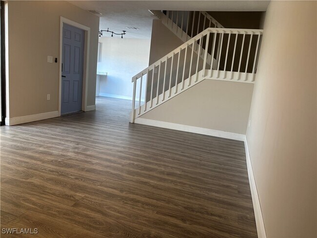 Building Photo - 5245 Cedarbend Dr