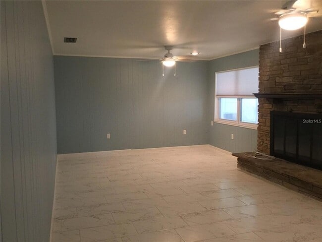 Building Photo - 10568 Dixon Dr