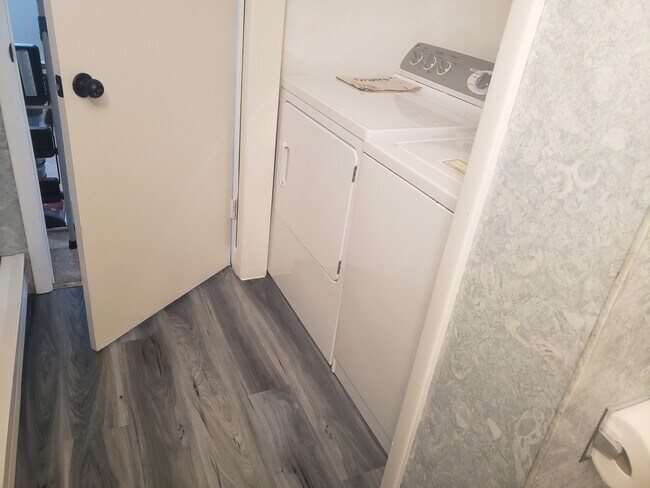 Building Photo - 19 Maplewood Ave