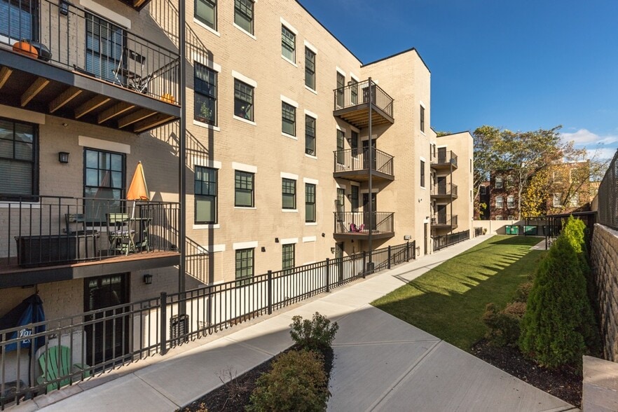 Building Photo - 12 Harvard Terrace