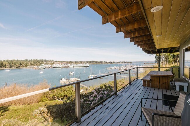 Building Photo - Furnished Bainbridge Island Waterfront Home with Incredible Views