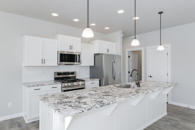 Building Photo - Newer Construction with High End Finishes _ Large 3 Car Garage!!