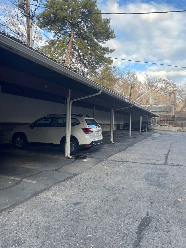 Building Photo - 521 E 5th Ave