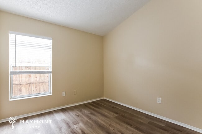 Building Photo - 1121 Shoshanna Dr