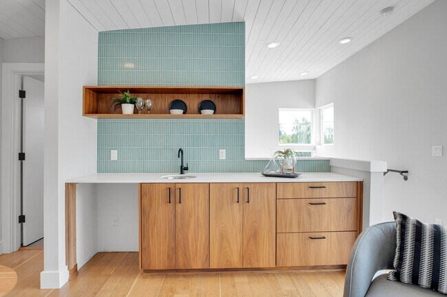 Building Photo - Urban Modern 5 Bedrooms, 3 1/2 Bathrooms, ...