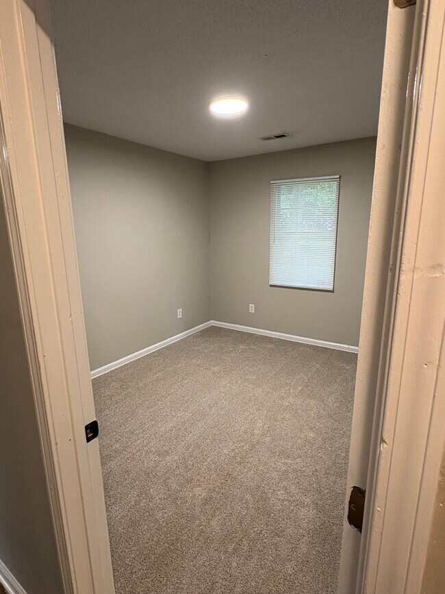 Building Photo - 587 Thicket Run