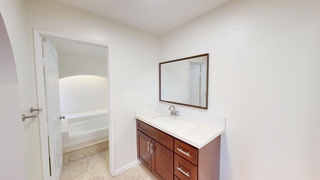 Building Photo - Beautiful 3 Bedroom Home in Garden Grove