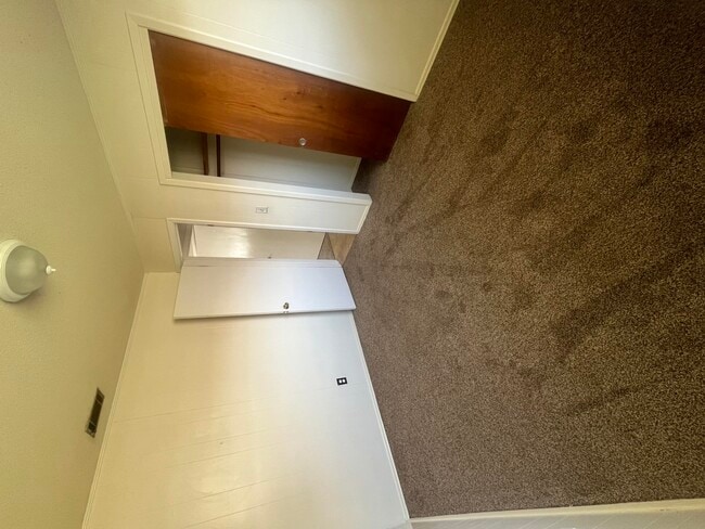 Building Photo - 590 Florosa Ct