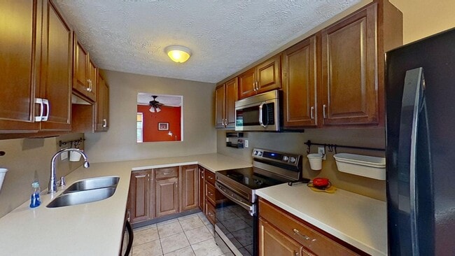 Building Photo - 21837 Ronald Dr