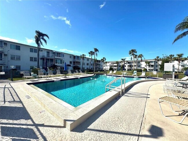 Building Photo - 2047 Canal Dr