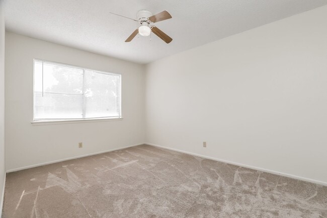 Building Photo - $250 OFF first months rent!!! 3 bedroom 2....