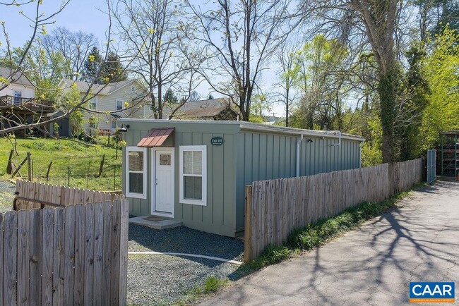 Building Photo - 1403 Burgess Ln