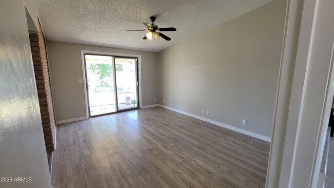 Building Photo - 464 Nelson Dr
