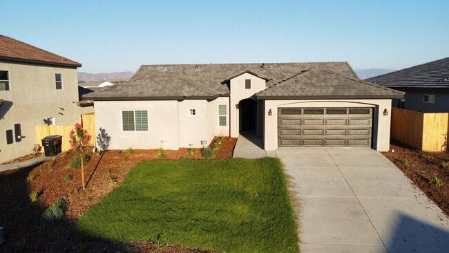 Building Photo - Modern 4-Bedroom Home in Northeast Bakersfield