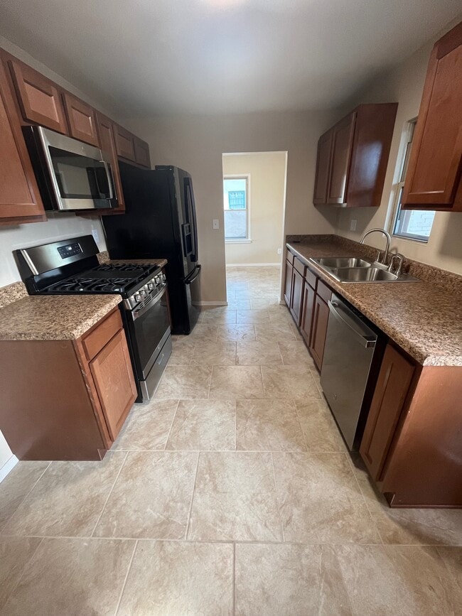 Building Photo - 3702 E Seneca St