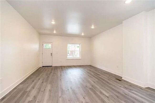 Building Photo - Brand New 4 Bedroom / 3.5 Bathroom Townhom...