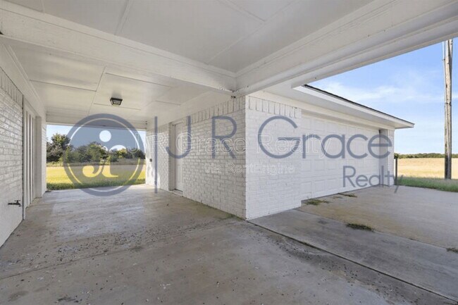 Building Photo - 740 N League Ranch Rd
