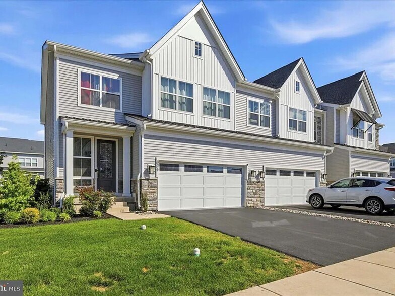 Building Photo - 604 McNair Dr