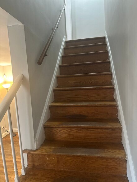 Building Photo - 3329 Ingleside Ave