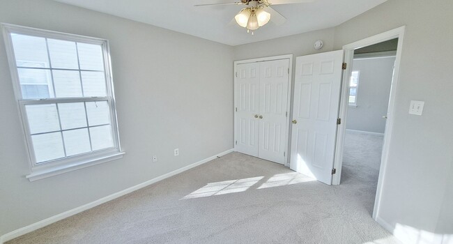 Building Photo - 3 Bed / 2-1/2 Bath Single Family Home w/1-Car garage