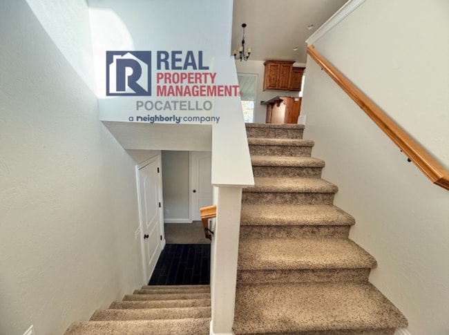 Building Photo - Beautiful 4 bed 3 bath home - 2 car garage...