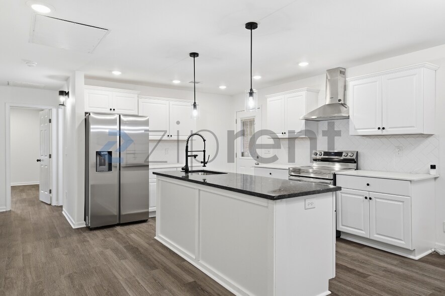 Building Photo - 175 Holly Rd NW