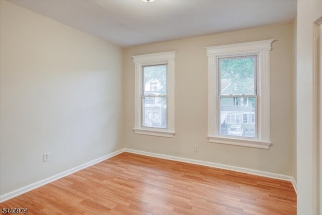 Building Photo - 163 Greenwood Ave