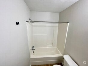 Building Photo - 1 Bedroom/1 Bath Duplex Unit Available for...