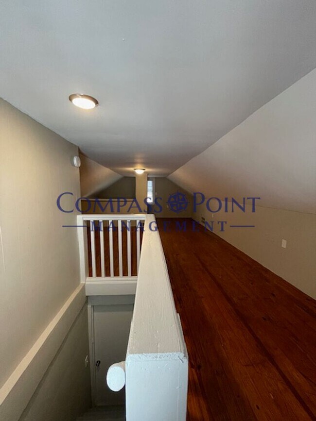 Building Photo - Newly Renovated Just For You!