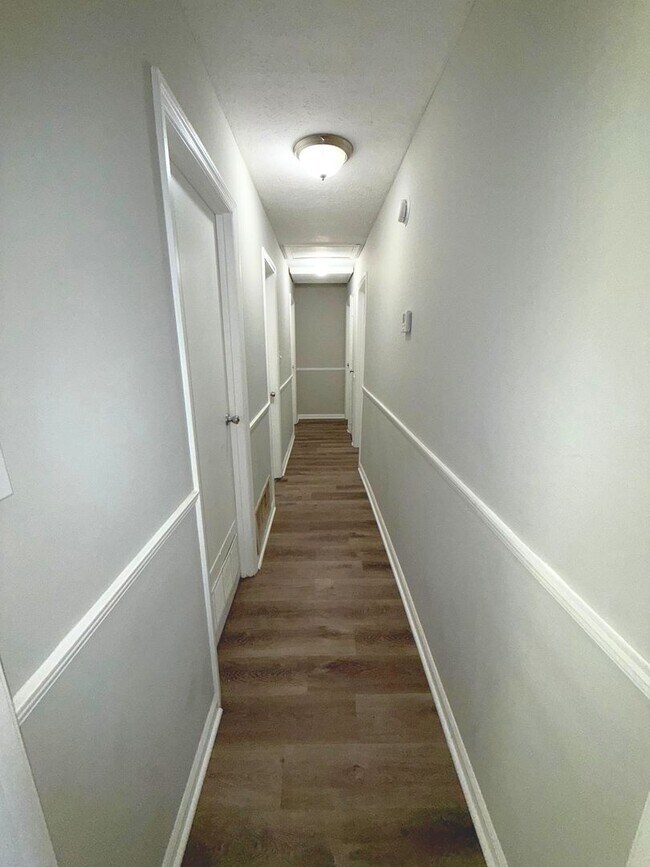 Building Photo - AVAILABLE NOW!!!